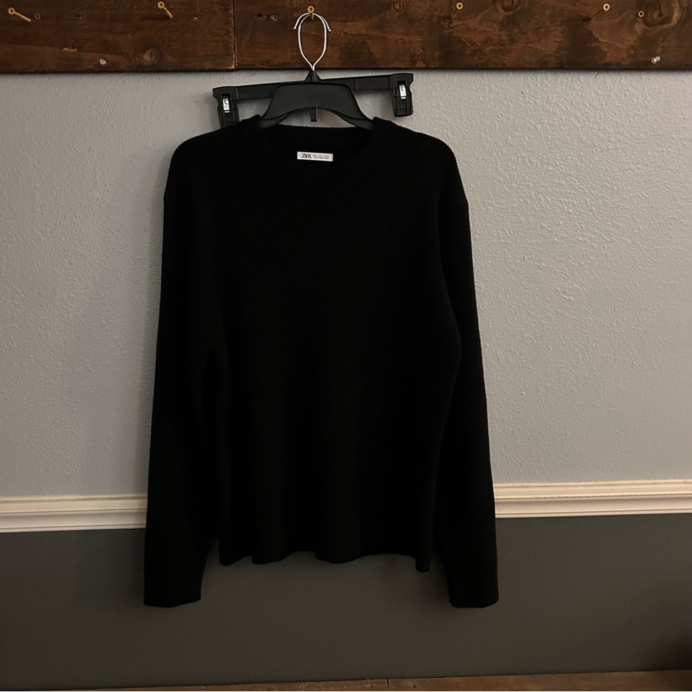 Zara Men's Black Crewneck Sweater